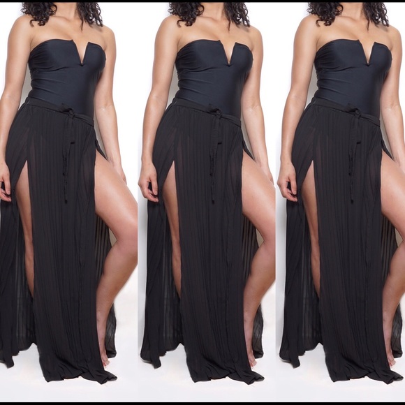 Black cover up maxi skirt with slits - Picture 2 of 3